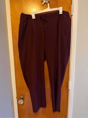 Old Navy Billie High-Rise Pants in Maroon